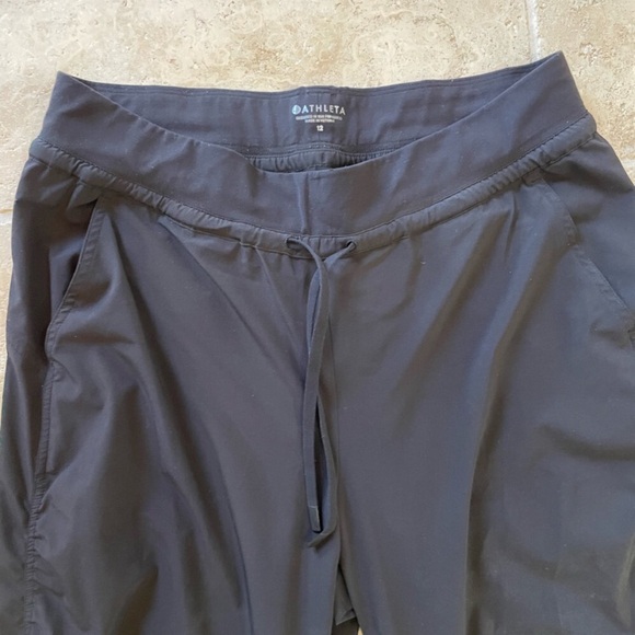 $99 ATHLETA Black ATTITUDE Pants Ruched Joggers Leggings Sz 12 - Picture 7 of 10